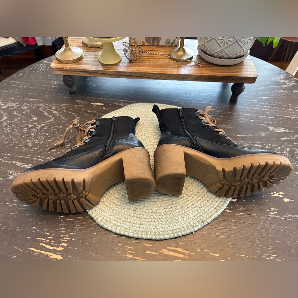 Super cute Womens boots. Size 7.5 - Picture 3 of 4